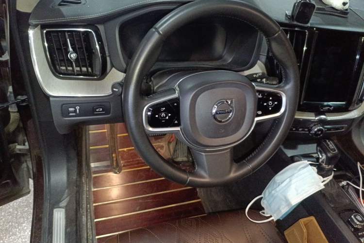 Used Volvo XC60 2018 T5 4x4 Zhiya Luxury Edition Steering Wheel
