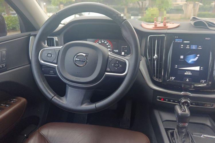 Used Volvo XC60 2018 T5 4x4 Zhiyi Edition Steering Wheel