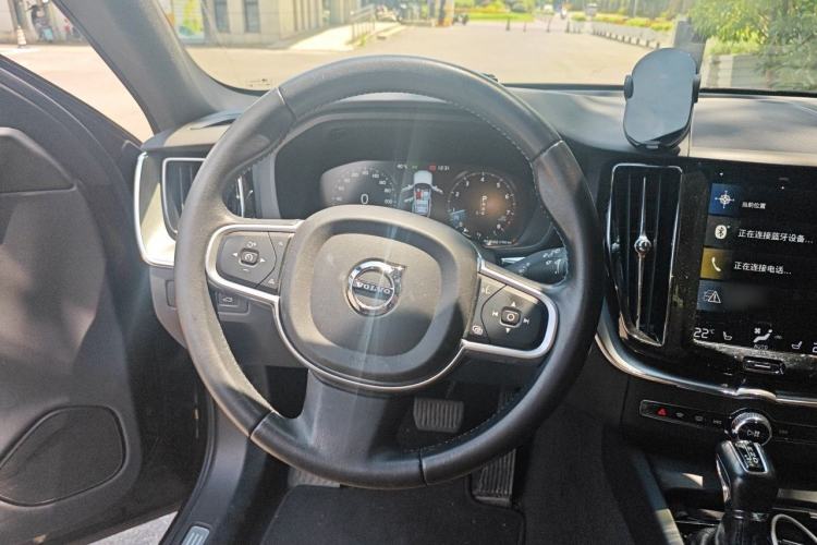 Used Volvo XC60 2018 T5 4x4 Smart Edition Steering Wheel