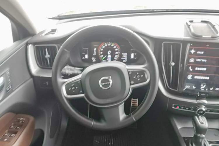 Used Volvo XC60 2018 T5 4x4 Smart Edition Steering Wheel