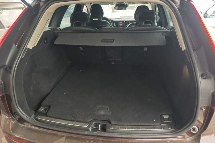 Used Volvo XC60 2018 T5 4x4 Zhiyi Edition Trunk