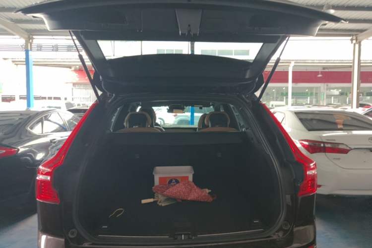 Used Volvo XC60 2018 T4 Zhiyi Edition Trunk