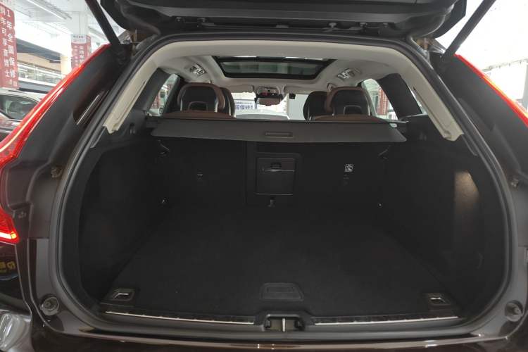 Used Volvo XC60 2018 T5 4x4 Zhiya Luxury Edition Trunk