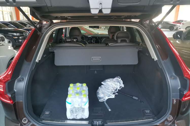 Used Volvo XC60 2018 T4 Zhiyi Edition Trunk