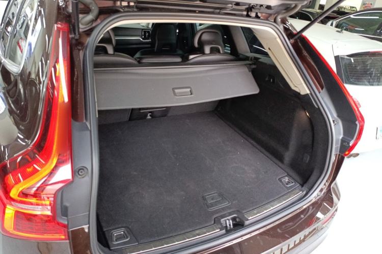 Used Volvo XC60 2018 T5 4x4 Zhiyi Edition Trunk