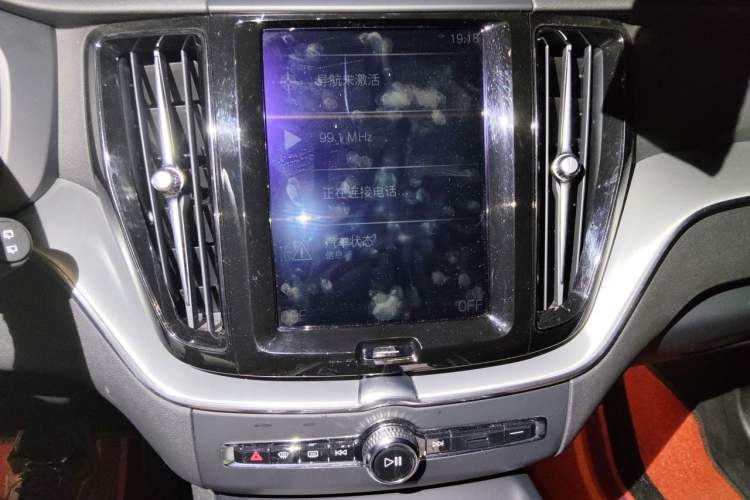 Used Volvo XC60 2018 T5 4x4 Zhiyi Edition Audio And AC Panel