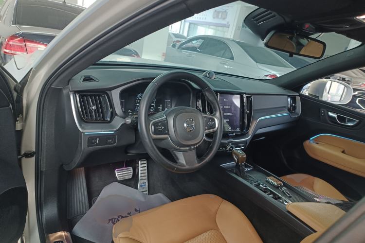 Used Volvo XC60 2018 T5 4x4 Zhiyi Edition Center Console