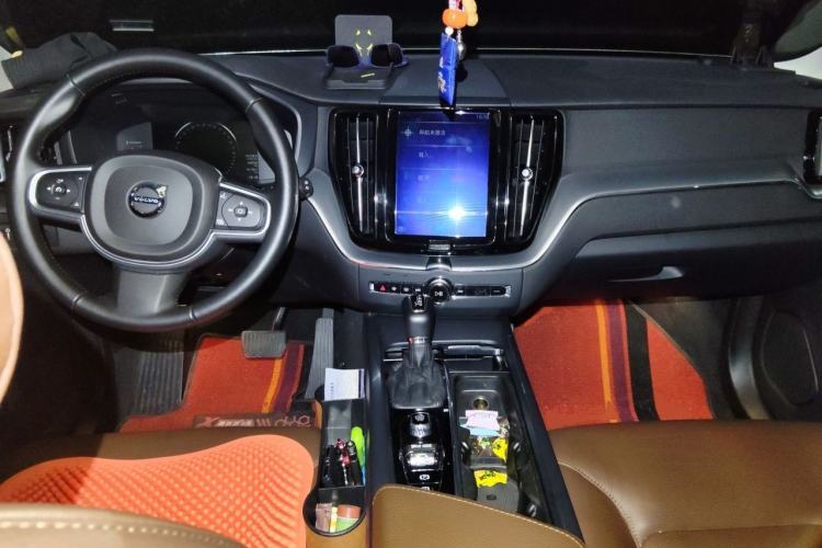 Used Volvo XC60 2018 T5 4x4 Zhiyi Edition Center Console