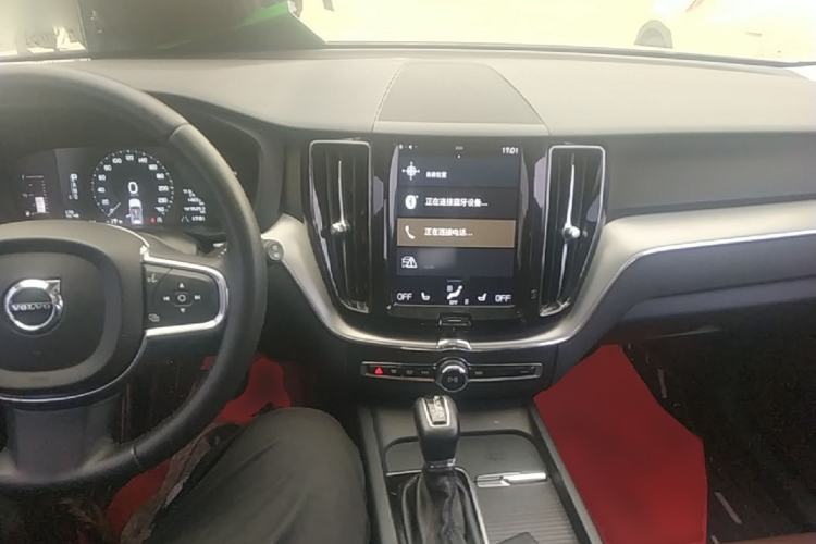 Used Volvo XC60 2018 T5 4x4 Smart Edition Center Console
