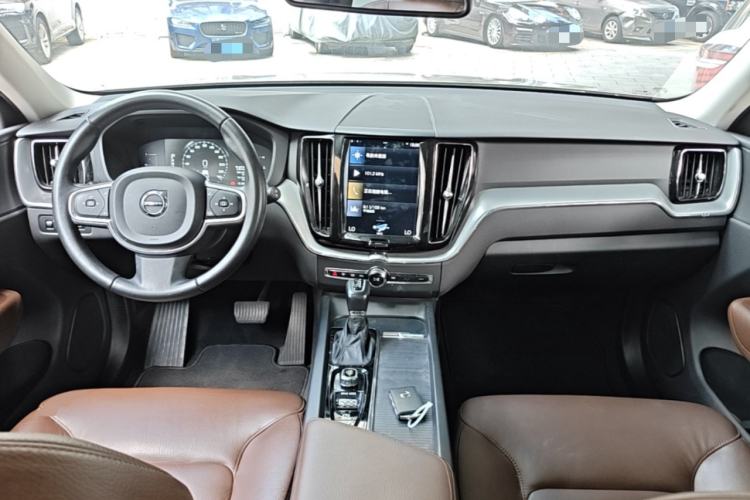 Used Volvo XC60 2018 T5 4x4 Zhiyi Edition Center Console