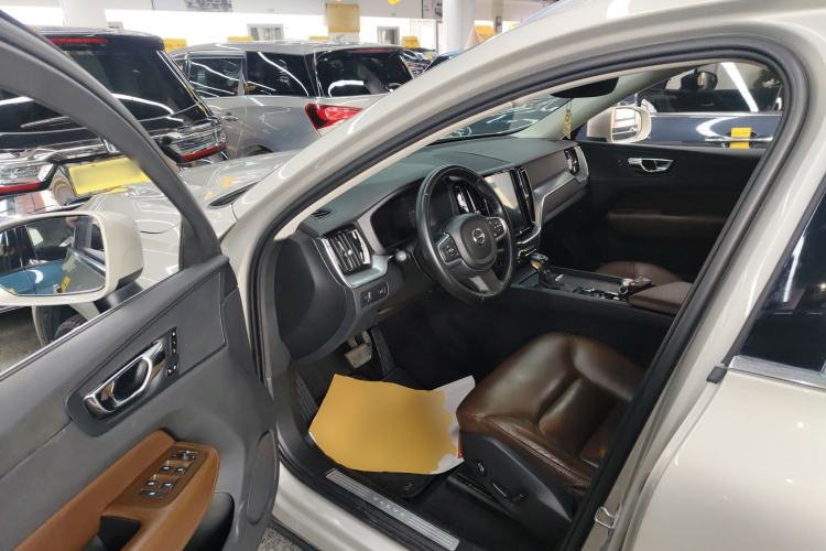 Used Volvo XC60 2018 T5 4x4 Smart Edition Driver Seat