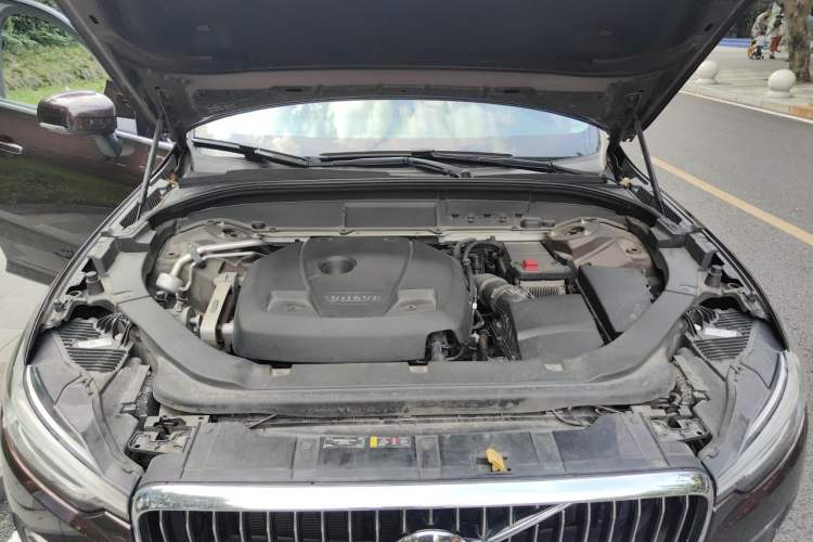 Used Volvo XC60 2018 T5 4x4 Zhiyi Edition Engine Bay