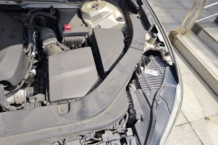 Used Volvo XC60 2018 T5 4x4 Zhiyi Edition Engine Bay Left