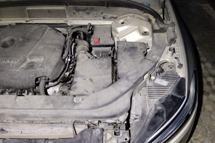 Used Volvo XC60 2018 T5 4x4 Zhiyi Edition Engine Bay Left