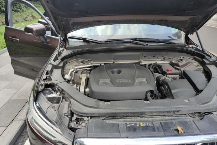 Used Volvo XC60 2018 T5 4x4 Zhiyi Edition Engine Bay Right