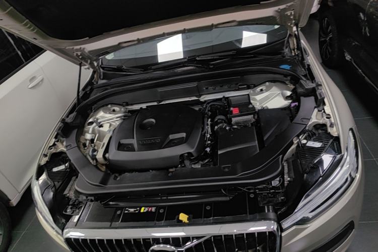 Used Volvo XC60 2018 T5 4x4 Zhiyi Edition Engine Bay
