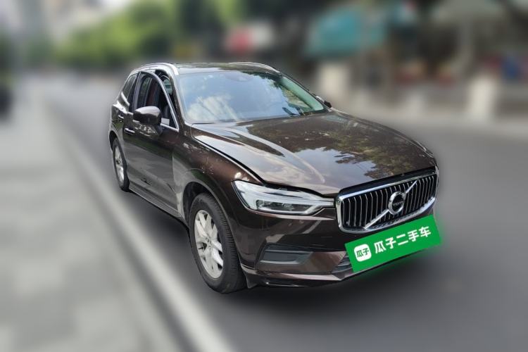Used Volvo XC60 2018 T5 4x4 Zhiyi Edition Front Right 45 Deg