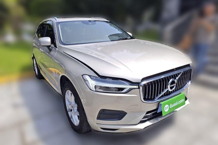 Used Volvo XC60 2018 T5 4x4 Zhiyi Edition Front Right 45 Deg