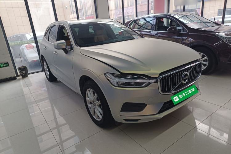 Used Volvo XC60 2018 T5 4x4 Zhiyi Edition Front Right 45 Deg