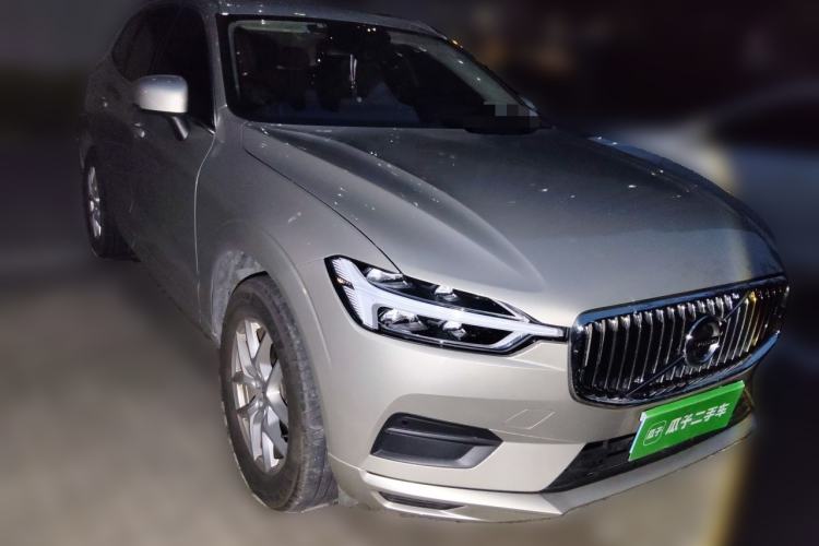 Used Volvo XC60 2018 T5 4x4 Zhiyi Edition Front Right 45 Deg