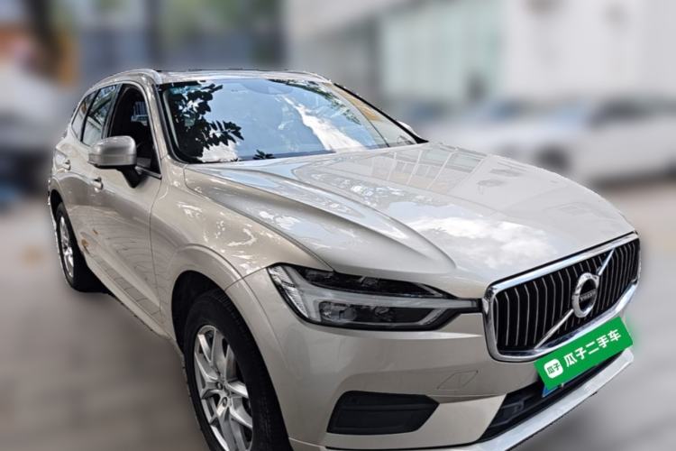 Used Volvo XC60 2018 T5 4x4 Zhiyi Edition Front Right 45 Deg