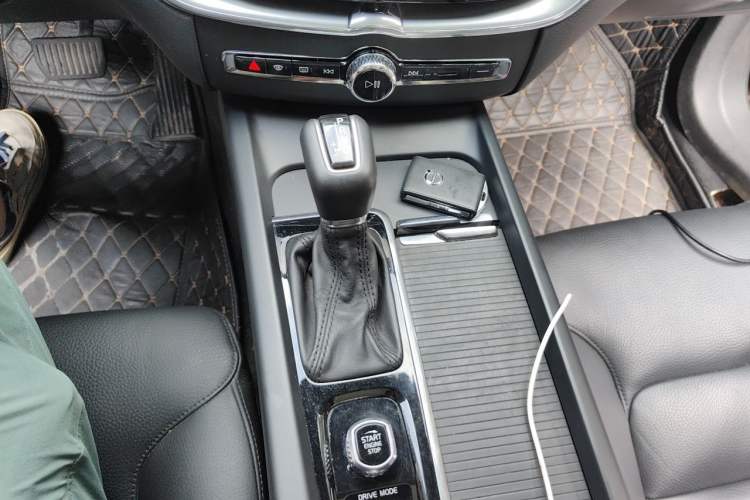 Used Volvo XC60 2018 T5 4x4 Zhiyi Edition Gear Lever