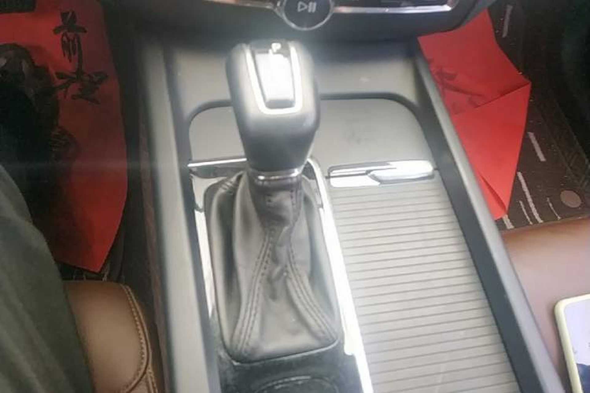 Used Volvo XC60 2018 T5 4x4 Smart Edition Gear Lever