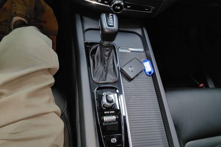 Used Volvo XC60 2018 T5 4x4 Zhiyi Edition Gear Lever