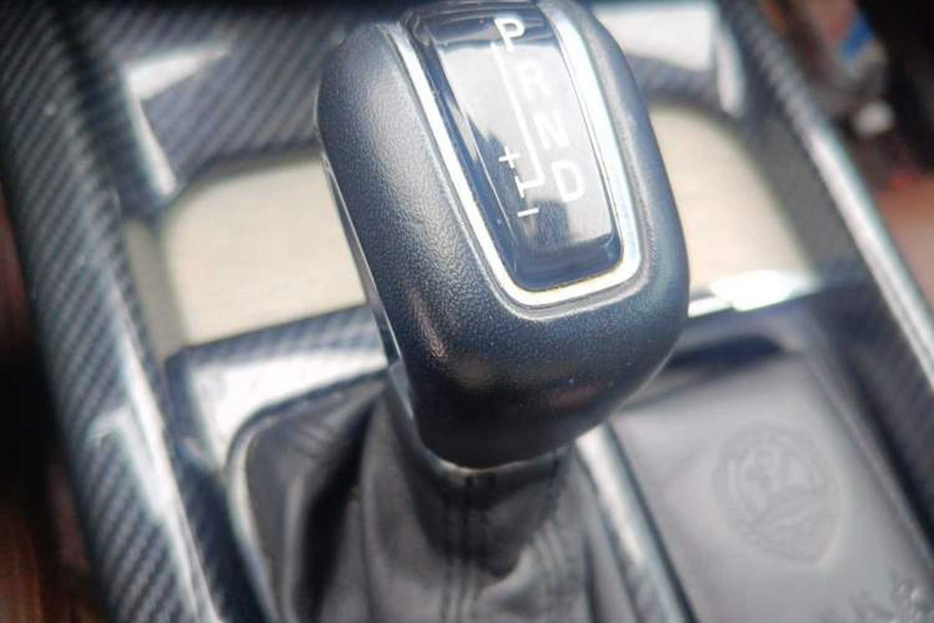 Used Volvo XC60 2018 T5 4x4 Zhiya Luxury Edition Gear Lever