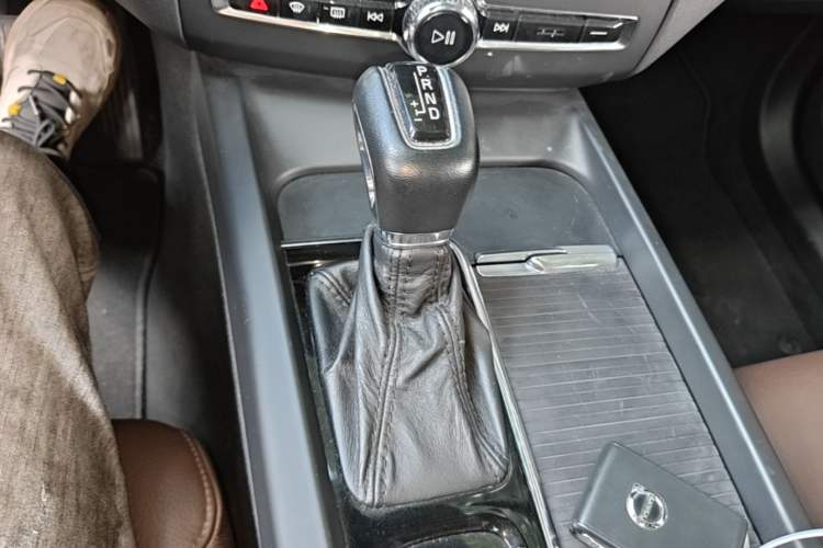 Used Volvo XC60 2018 T5 4x4 Zhiyi Edition Gear Lever