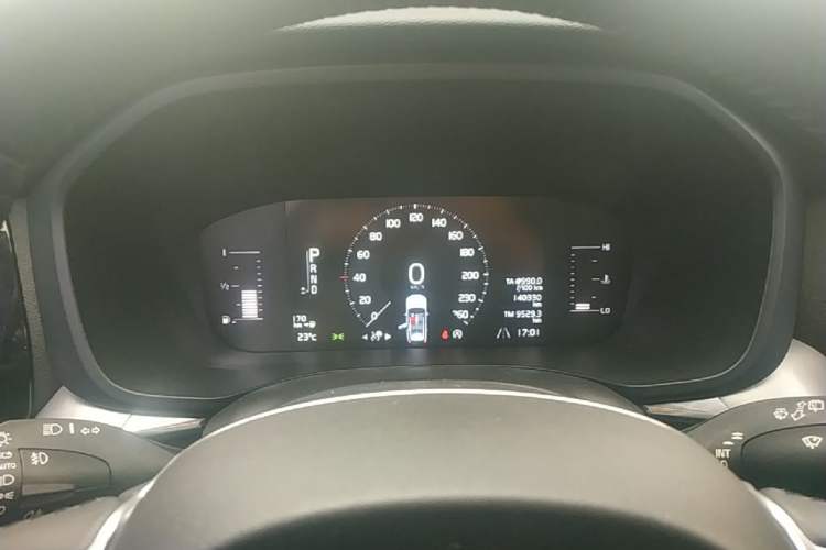Used Volvo XC60 2018 T5 4x4 Smart Edition Instrument Cluster