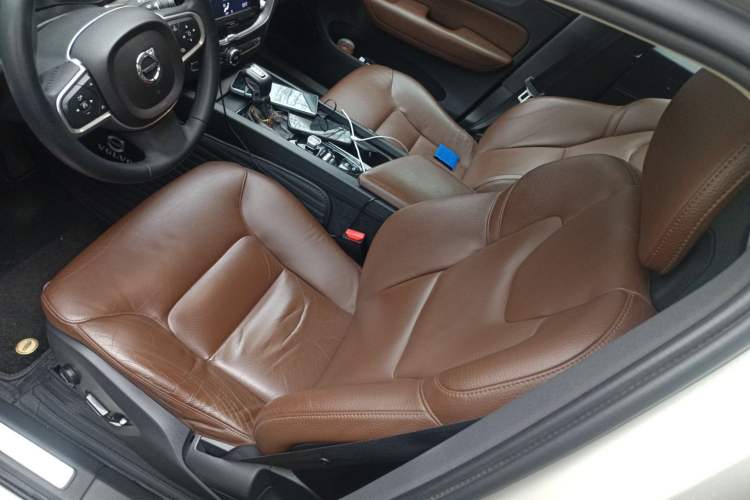 Used Volvo XC60 2018 T5 4x4 Zhiyi Edition Left Front Seat