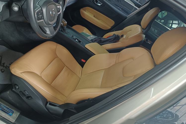 Used Volvo XC60 2018 T5 4x4 Zhiyi Edition Left Front Seat