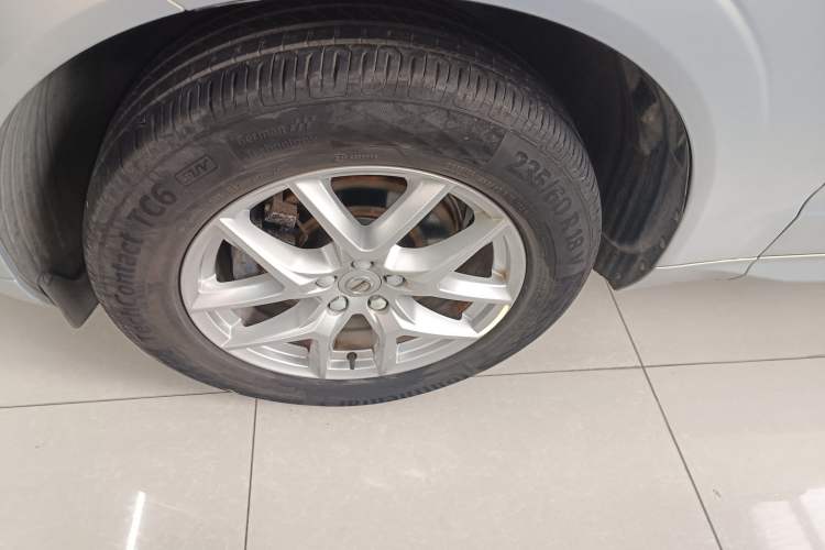 Used Volvo XC60 2018 T5 4x4 Zhiyi Edition Left Front Wheel Hub