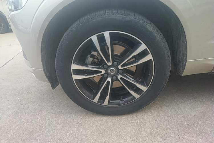 Used Volvo XC60 2018 T5 4x4 Smart Edition Left Front Wheel Hub