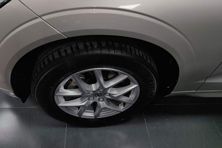 Used Volvo XC60 2018 T5 4x4 Zhiyi Edition Left Front Wheel Hub