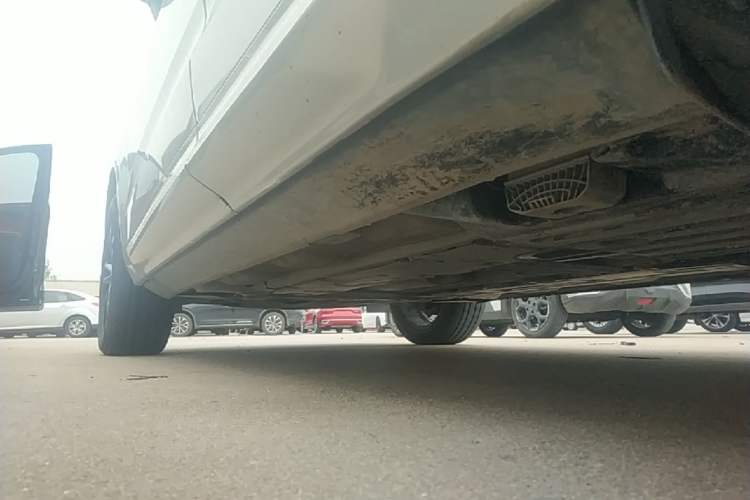 Used Volvo XC60 2018 T5 4x4 Smart Edition Left Side Sill