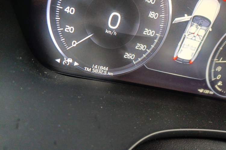 Used Volvo XC60 2018 T5 4x4 Zhiya Luxury Edition Odometer Close Up