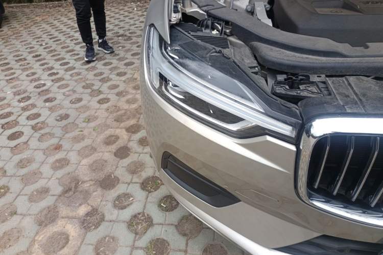 Used Volvo XC60 2018 T5 4x4 Zhiyi Edition Right Front Headlight
