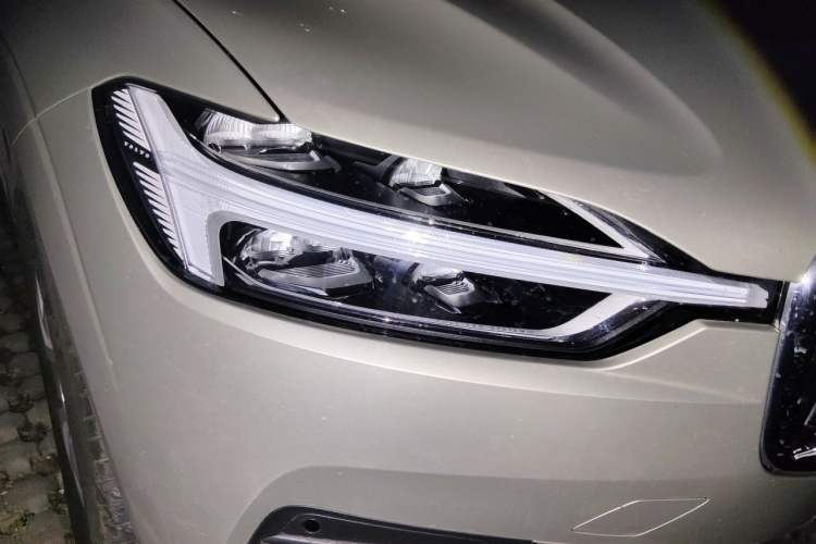Used Volvo XC60 2018 T5 4x4 Zhiyi Edition Right Front Headlight