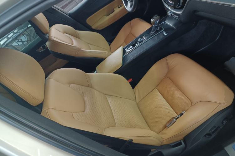 Used Volvo XC60 2018 T5 4x4 Zhiyi Edition Right Front Seat