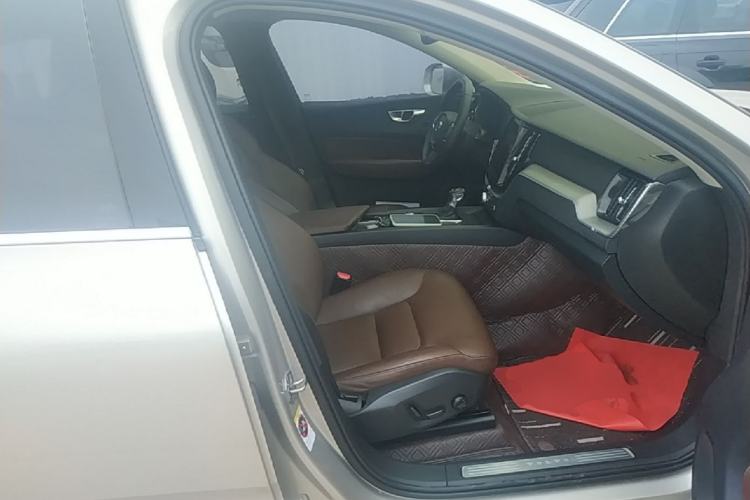Used Volvo XC60 2018 T5 4x4 Smart Edition Right Front Seat