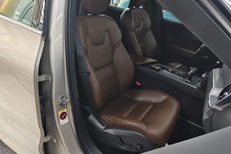 Used Volvo XC60 2018 T5 4x4 Smart Edition Right Front Seat