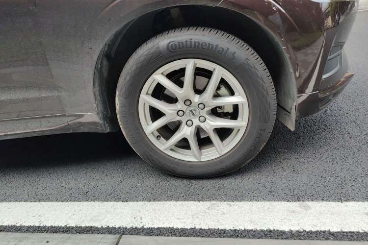 Used Volvo XC60 2018 T5 4x4 Zhiyi Edition Right Front Wheel Hub