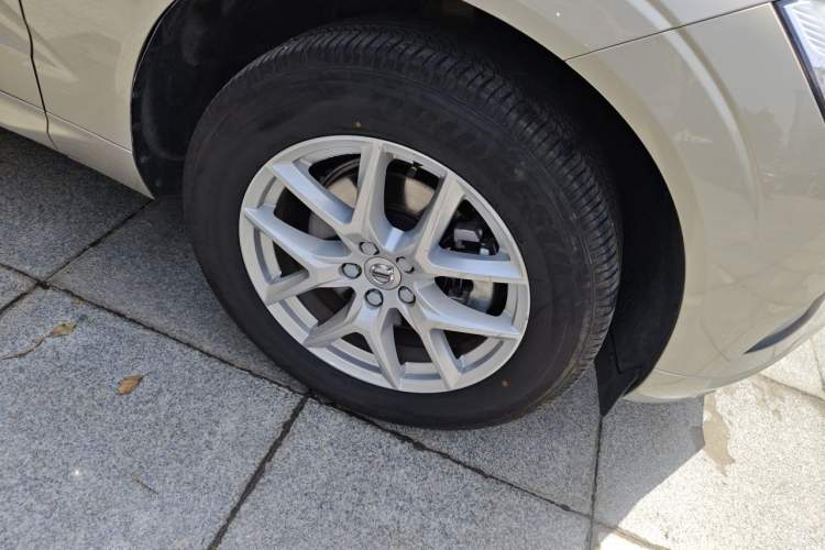 Used Volvo XC60 2018 T5 4x4 Zhiyi Edition Right Front Wheel Hub