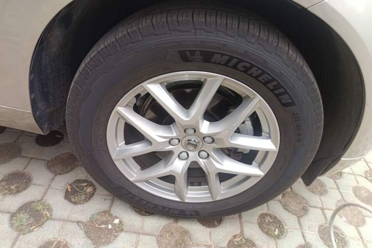 Used Volvo XC60 2018 T5 4x4 Zhiyi Edition Right Front Wheel Hub