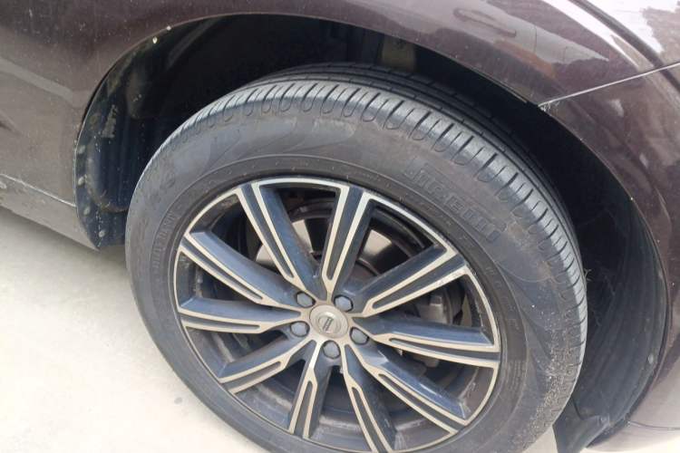 Used Volvo XC60 2018 T5 4x4 Zhiya Luxury Edition Right Front Wheel Hub