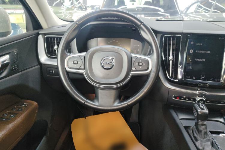 Used Volvo XC60 2018 T5 4x4 Smart Edition Steering Wheel