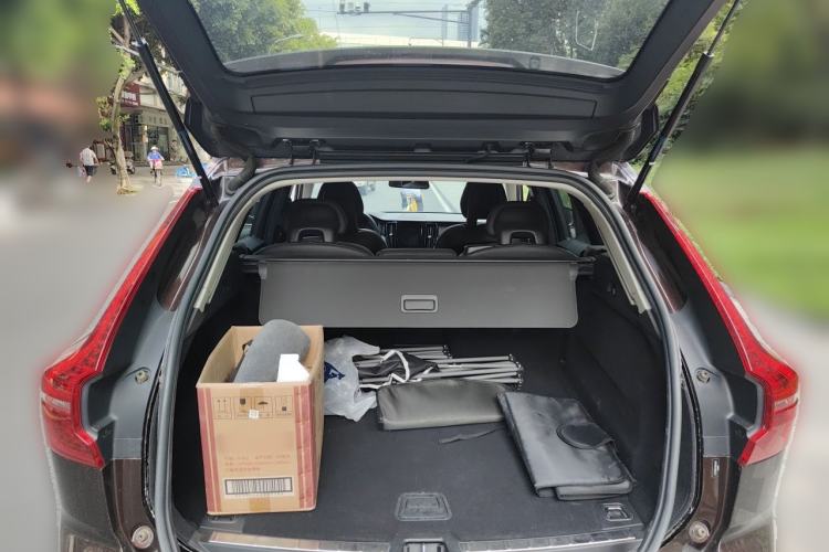 Used Volvo XC60 2018 T5 4x4 Zhiyi Edition Trunk