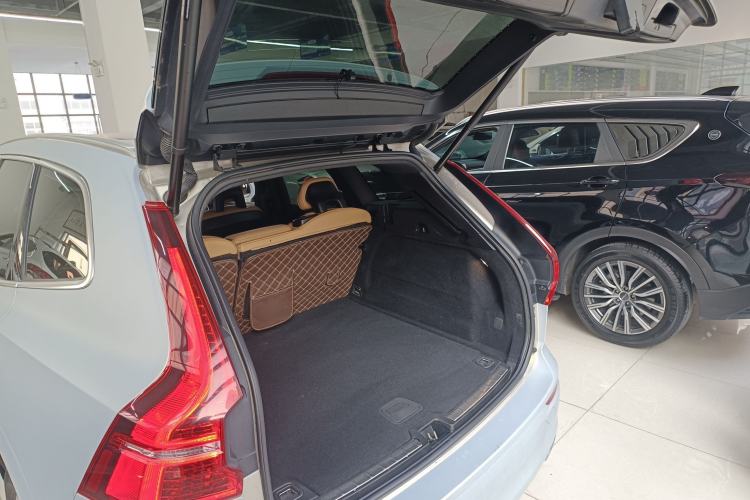 Used Volvo XC60 2018 T5 4x4 Zhiyi Edition Trunk